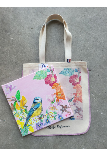 Branche fleurie d'une mésange